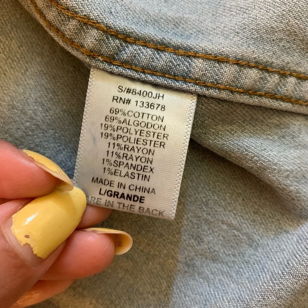 Light blue denim jacket size large/ brand Love Tree - Picture 3 of 6